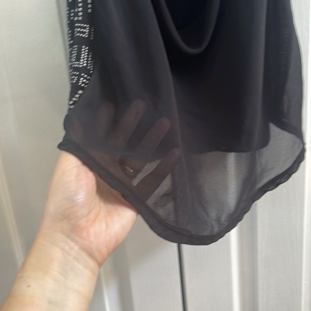 GUESS Insignia Embossed Tank Large - Picture 7 of 14